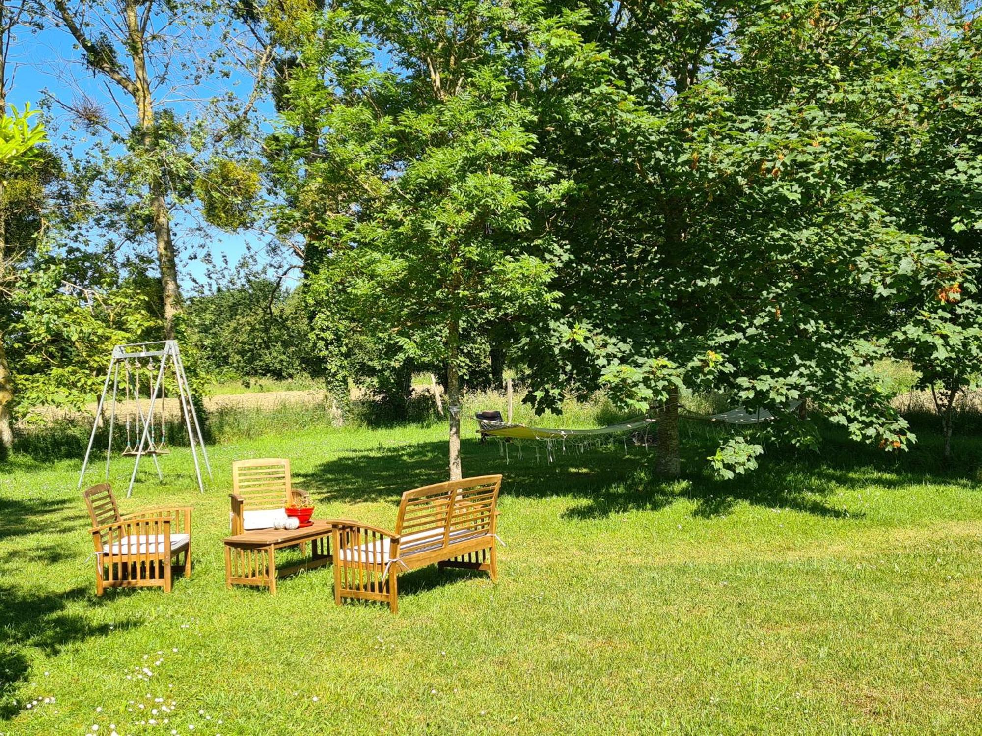 La Maison Des Tilleuls Saint-Germain-Sur-Seves Екстериор снимка